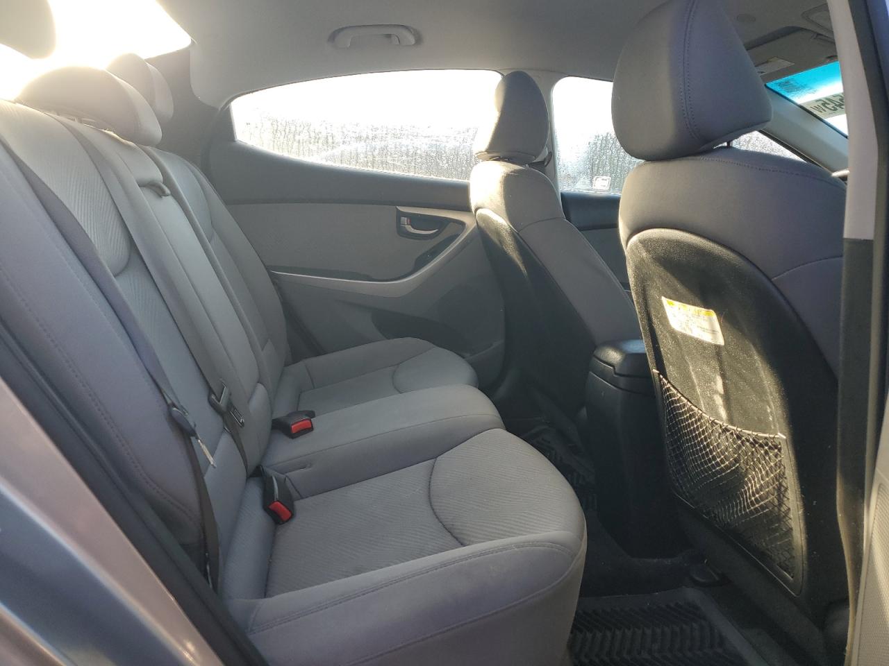 2011 Hyundai Elantra - Image 10