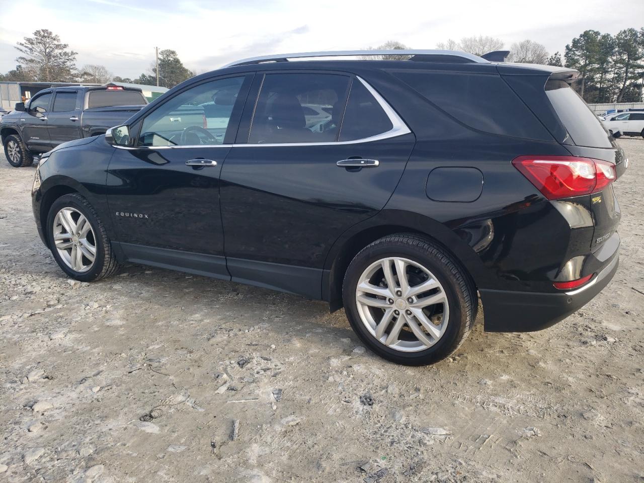 2018 Chevrolet Equinox - Image 2