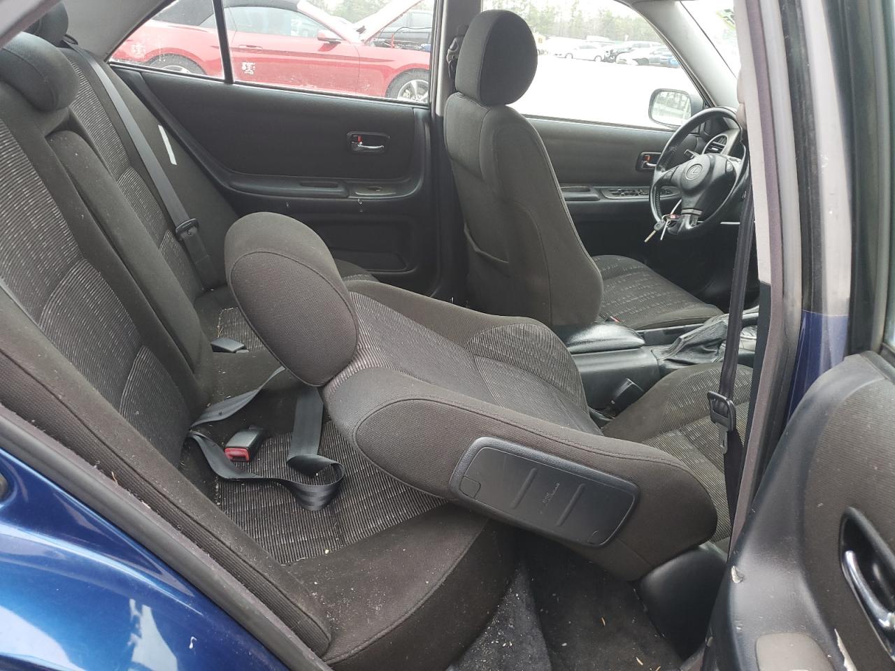 2001 Lexus IS - Image 10