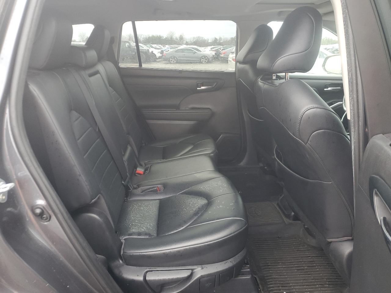 2020 Toyota Highlander - Image 11