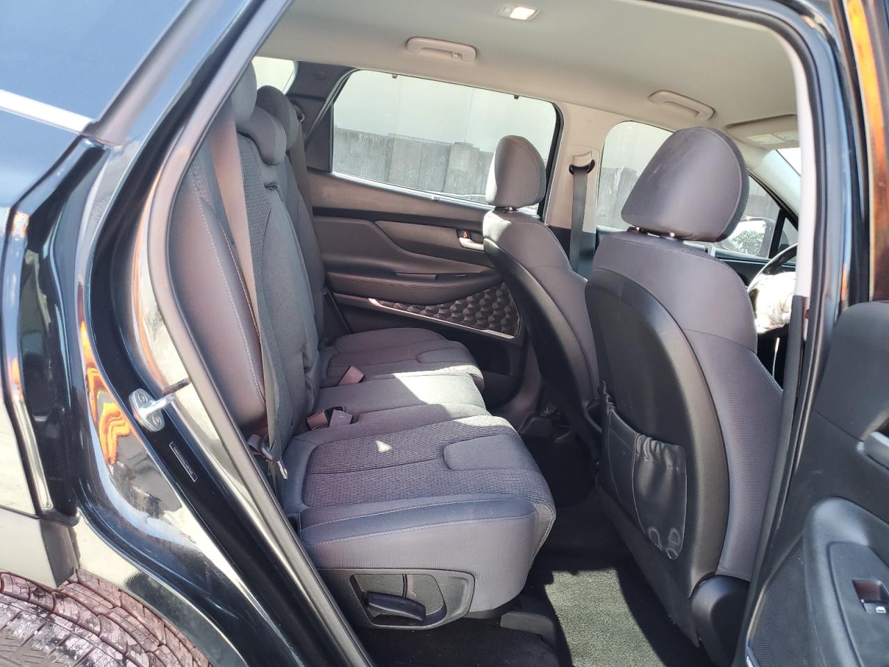 2020 Hyundai Santa Fe - Image 11