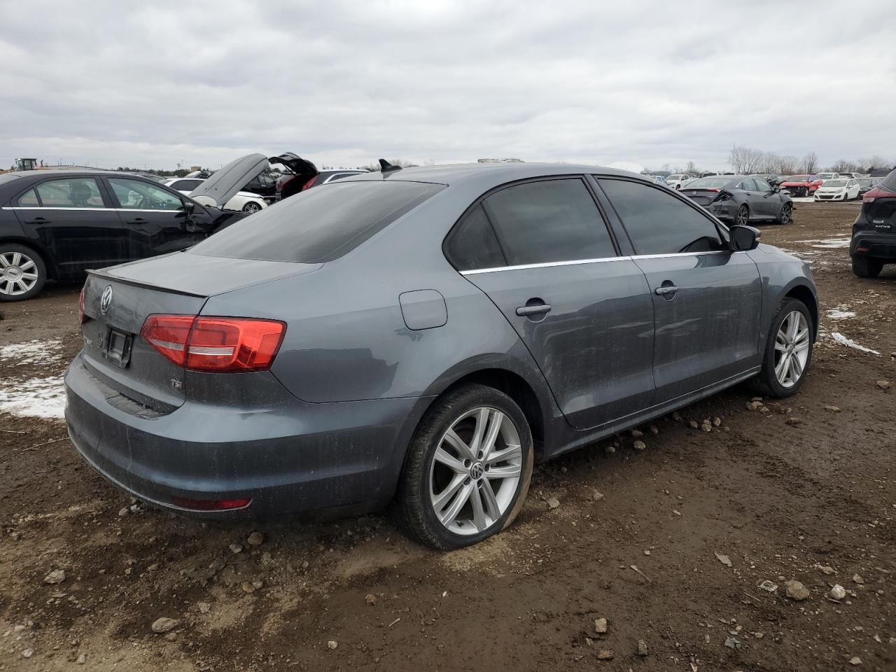 2015 Volkswagen Jetta - Image 3