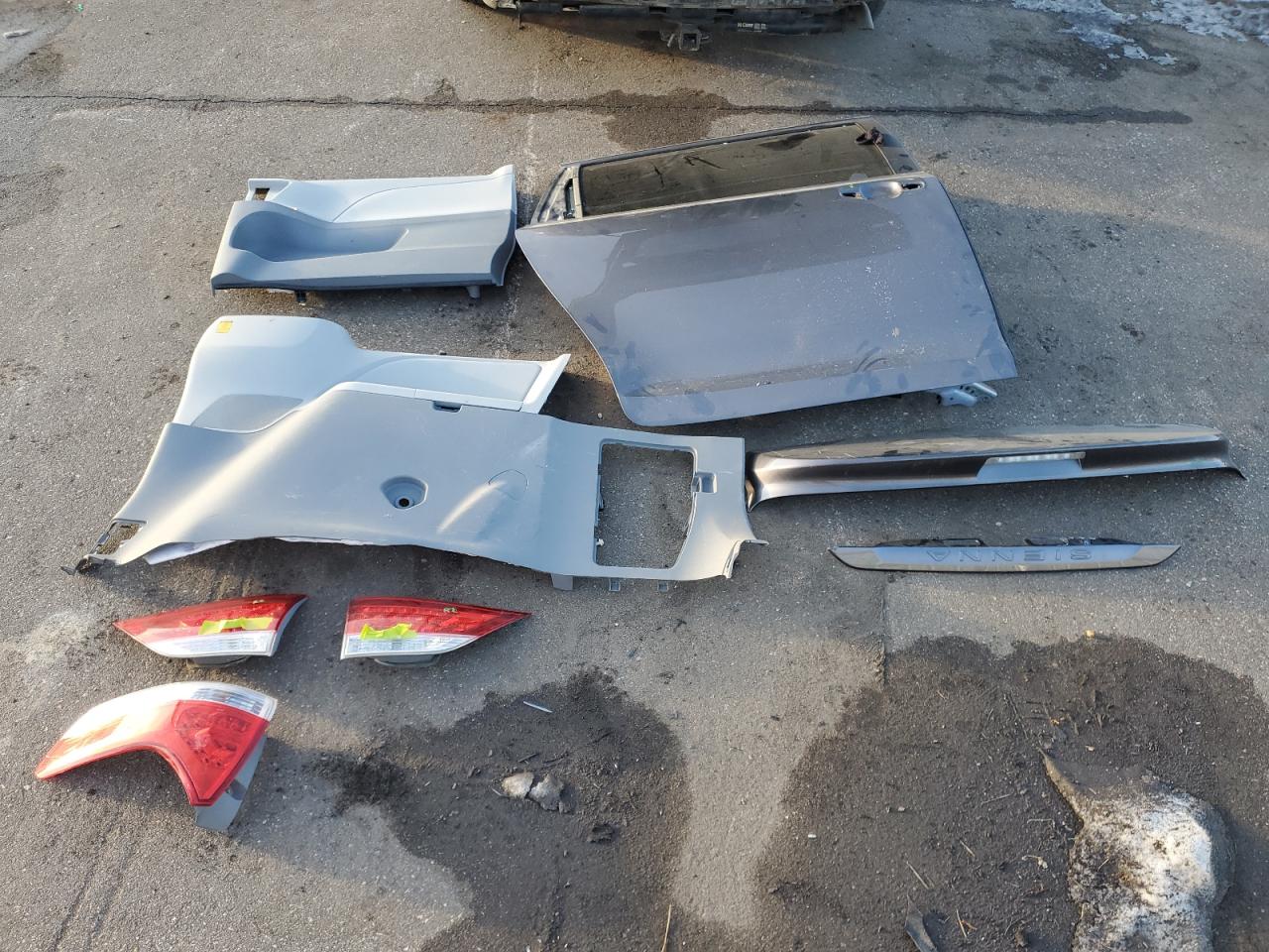 2012 Toyota Sienna - Image 13