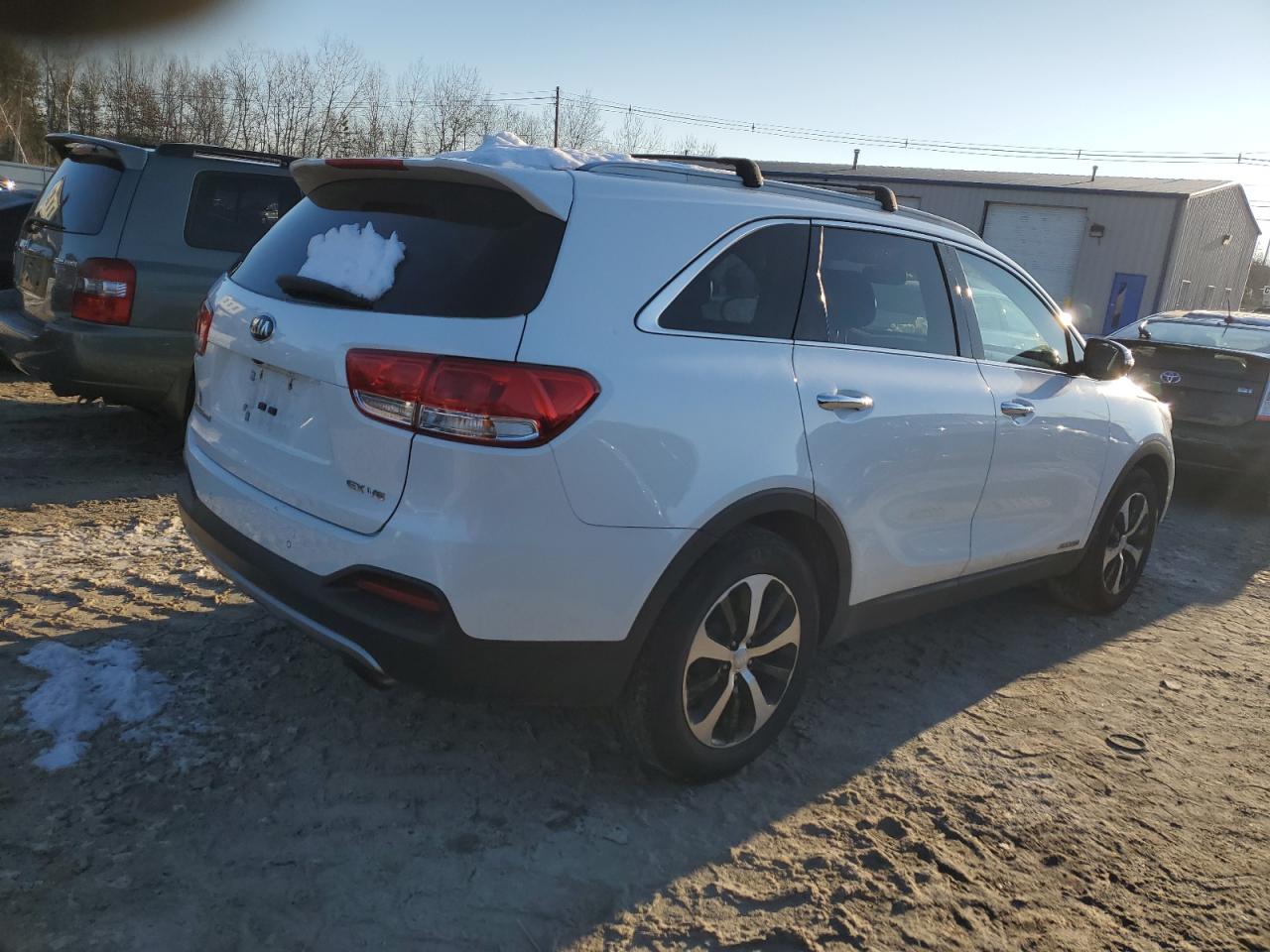 VIN 5XYPHDA57GG158560 2016 KIA SORENTO no.3