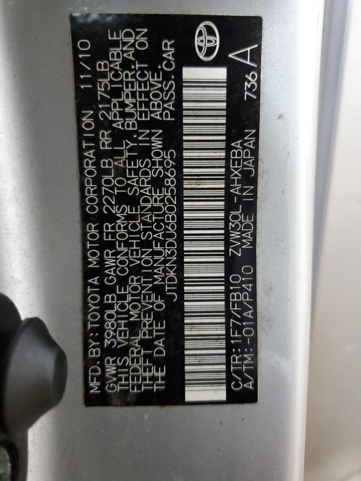 2011 Toyota Prius - Image 12