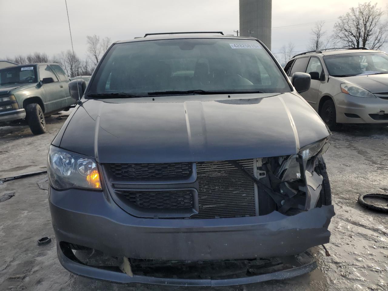 2018 Dodge Caravan - Image 5