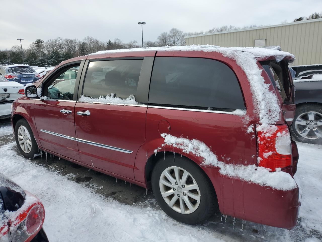 2016 Chrysler Town & Country - Image 2