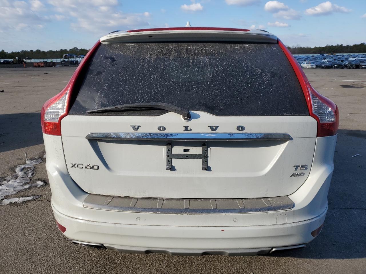 2017 Volvo XC60 - Image 6