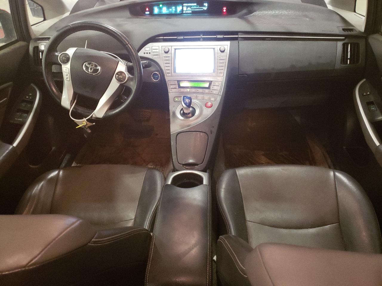 2015 Toyota Prius - Image 8