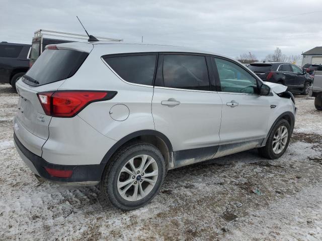  FORD ESCAPE 2019 Srebrny
