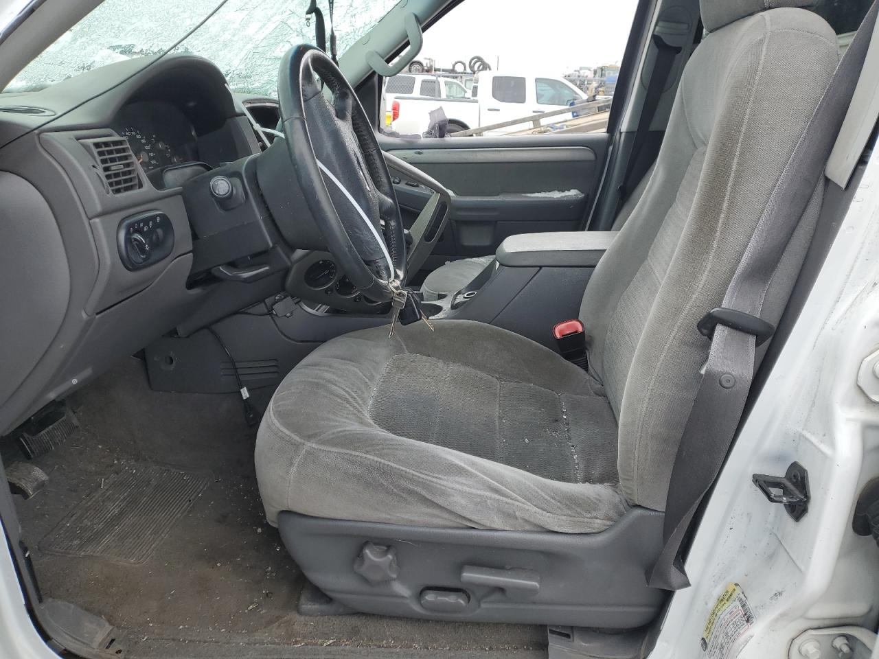 2004 Ford Explorer - Image 7