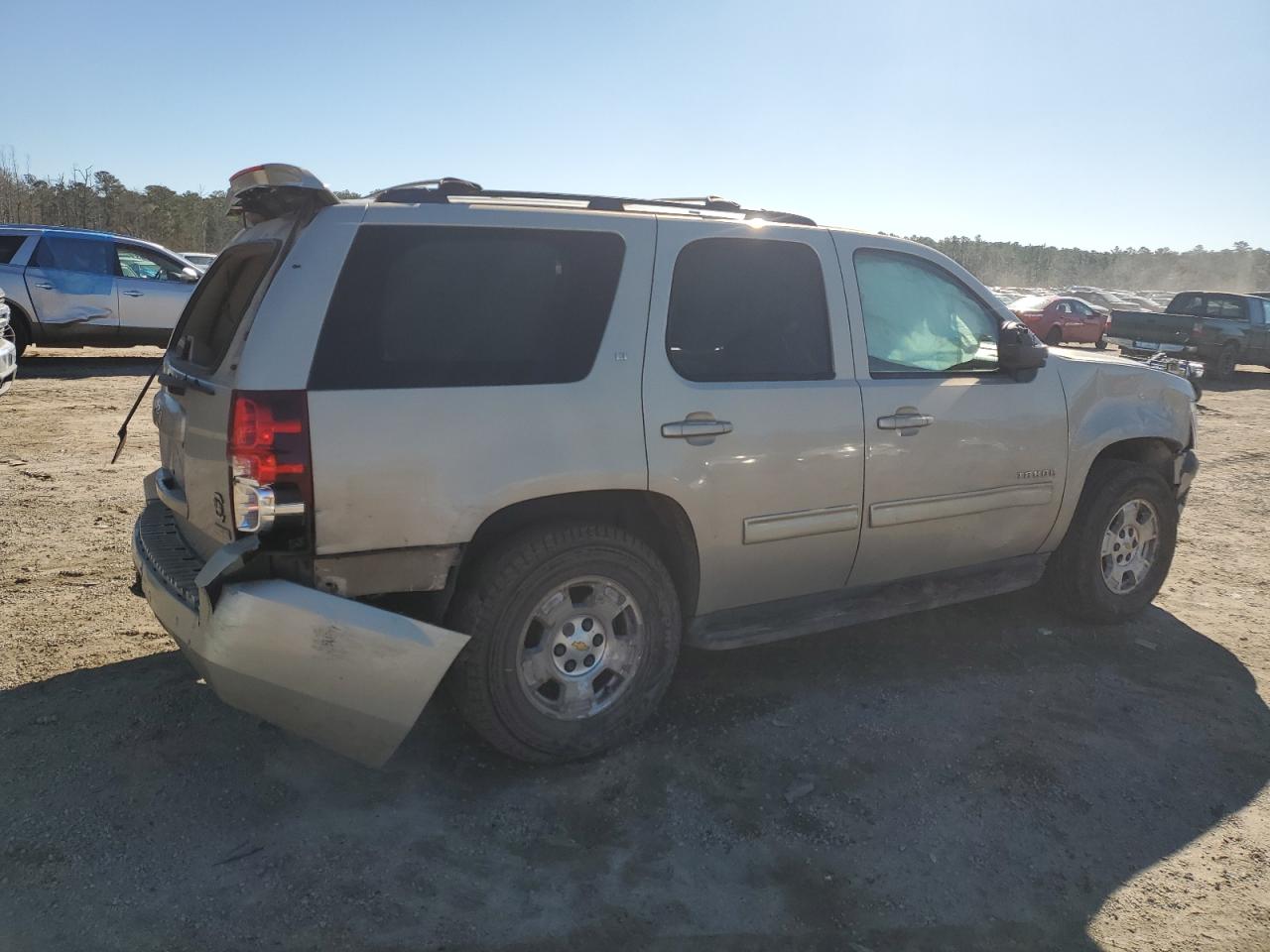 2010 Chevrolet Tahoe - Image 3