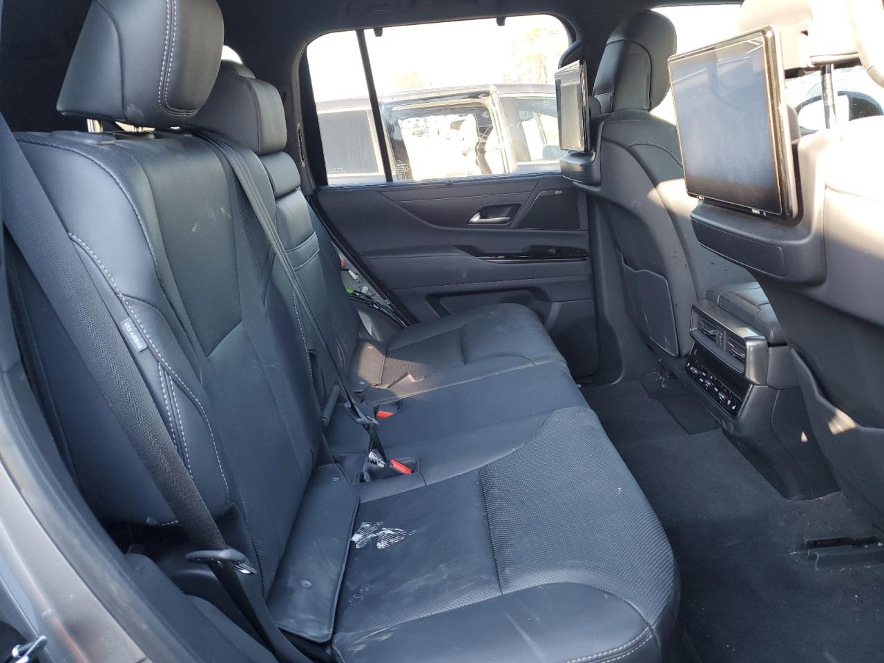 2023 Lexus LX - Image 10
