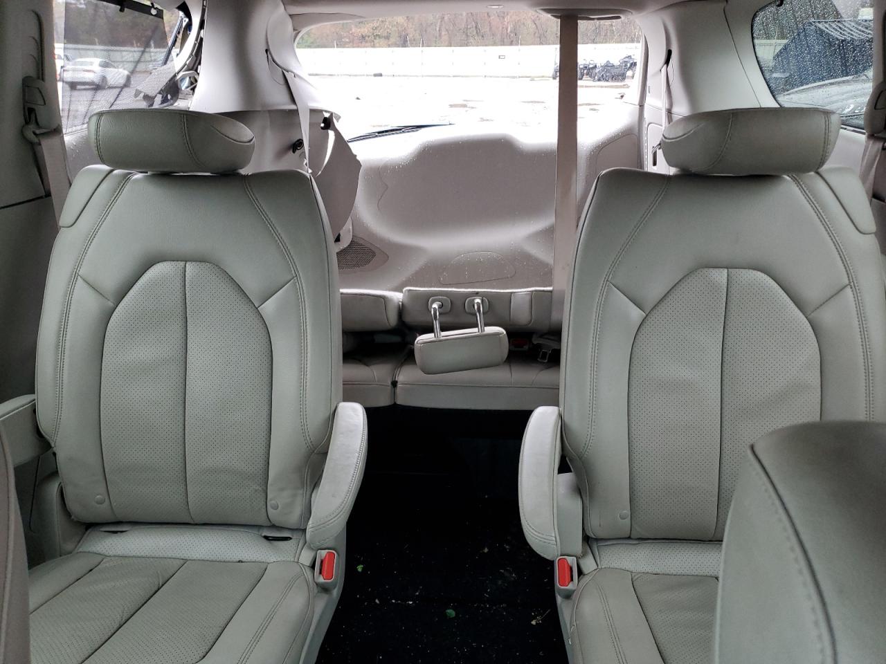 2018 Chrysler Pacifica - Image 10