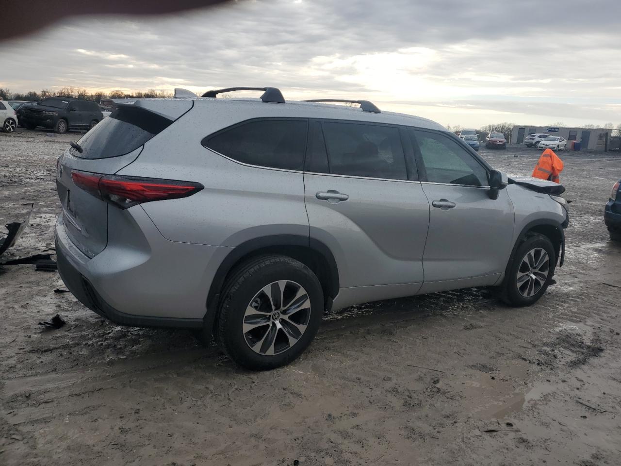 2020 Toyota Highlander - Image 3