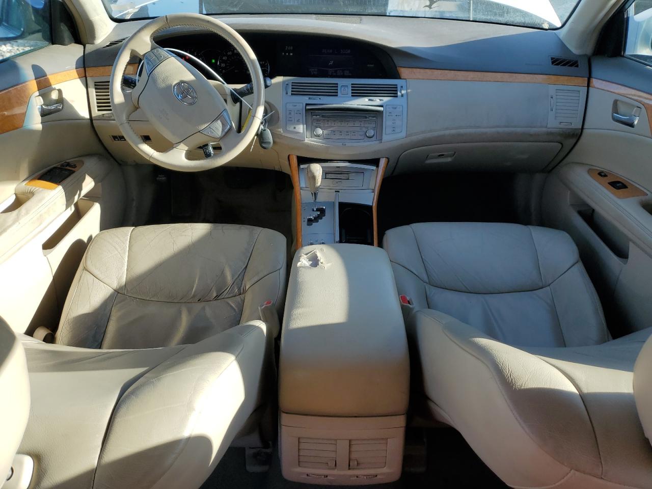 2005 Toyota Avalon - Image 8