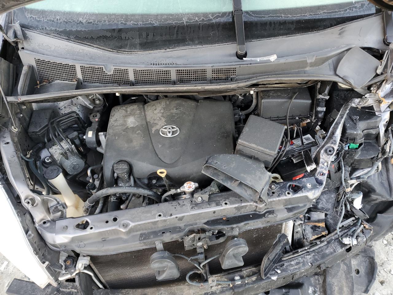 2017 Toyota Sienna - Image 13
