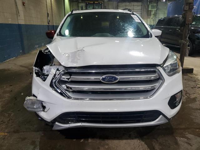 Паркетники FORD ESCAPE 2017 Белы