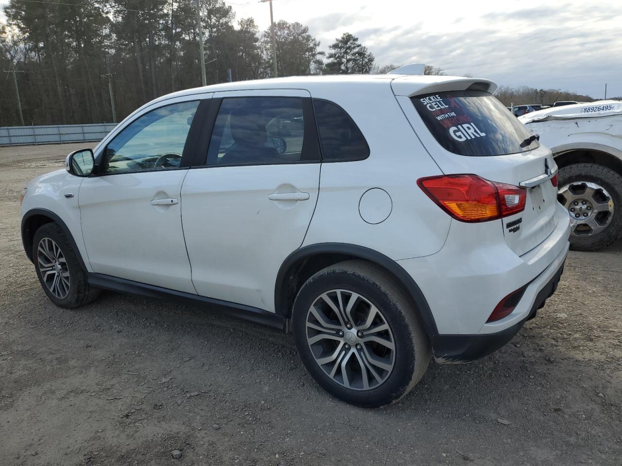 2018 Mitsubishi Outlander - Image 2