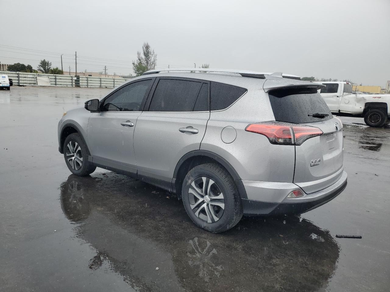 2016 Toyota RAV 4 - Image 2