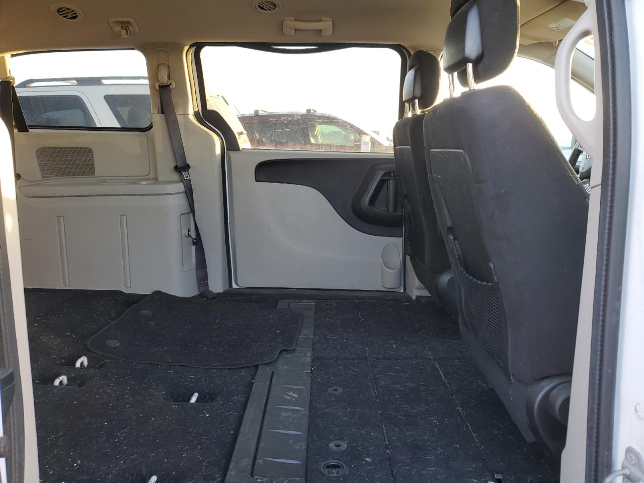 2015 Dodge Caravan - Image 11