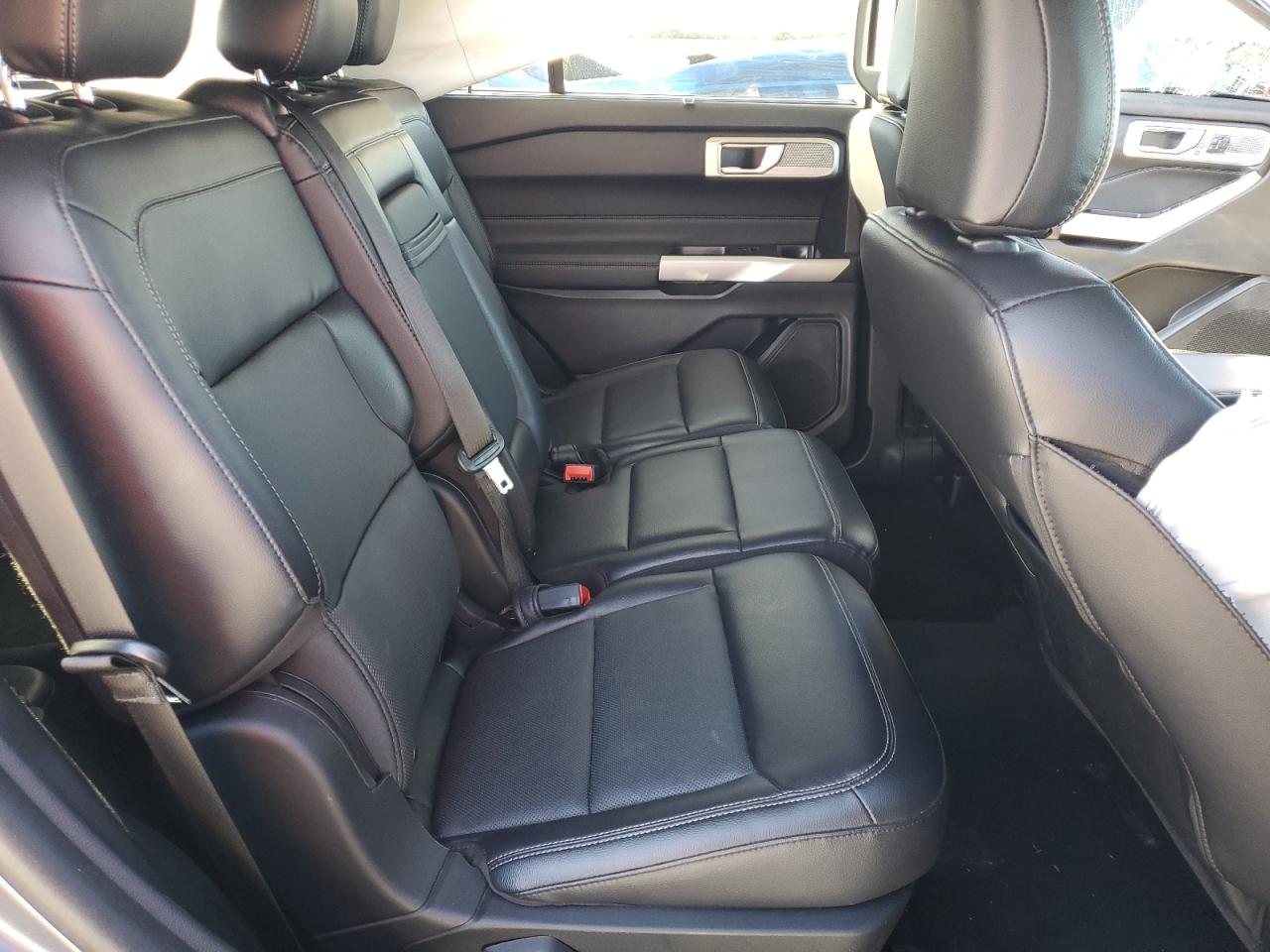 2022 Ford Explorer - Image 11