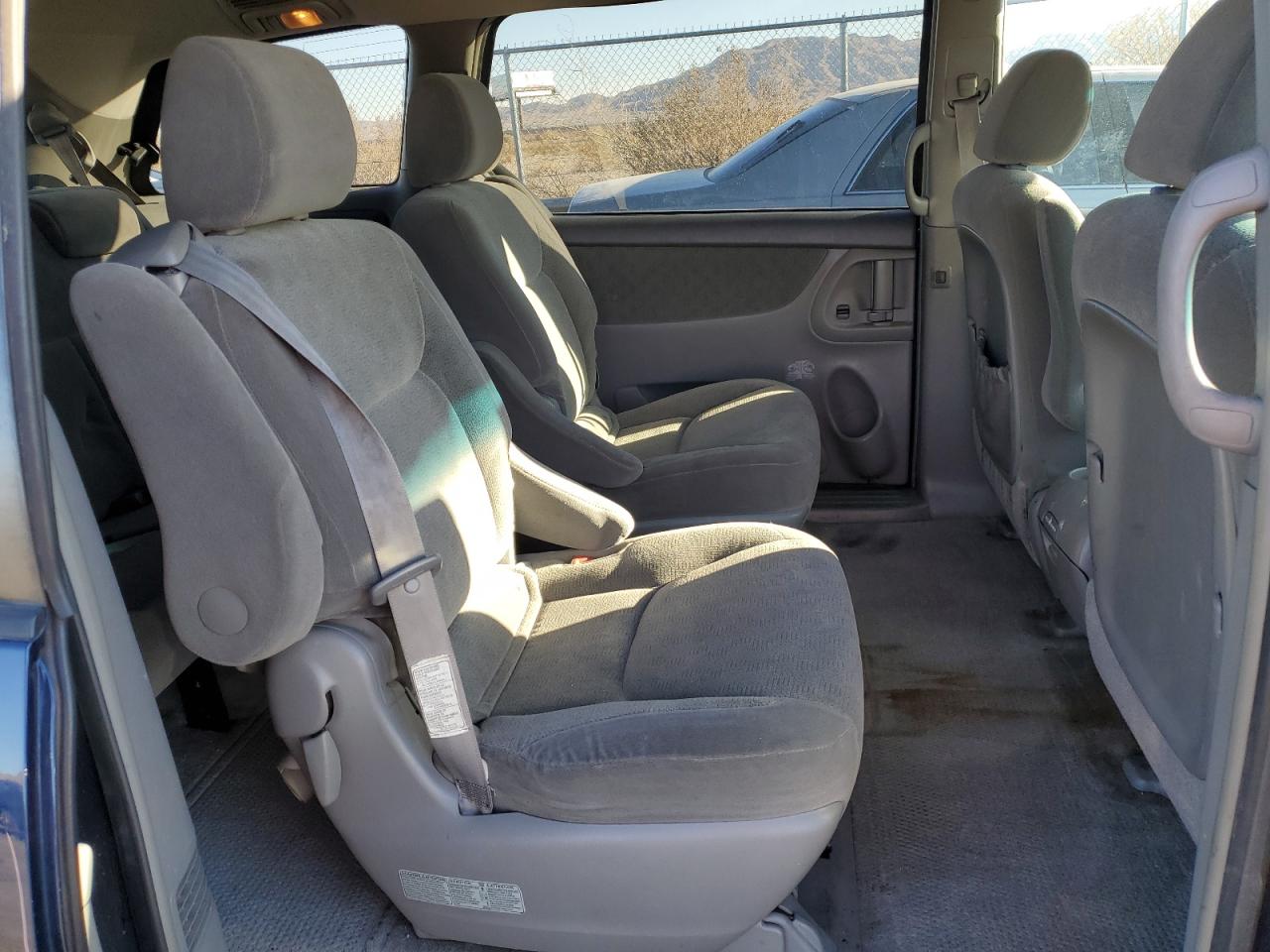 2005 Toyota Sienna - Image 11