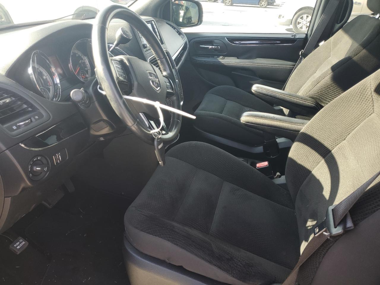 2019 Dodge Caravan - Image 7