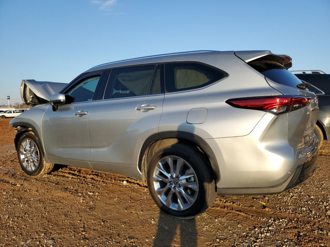 2021 Toyota Highlander - Image 2