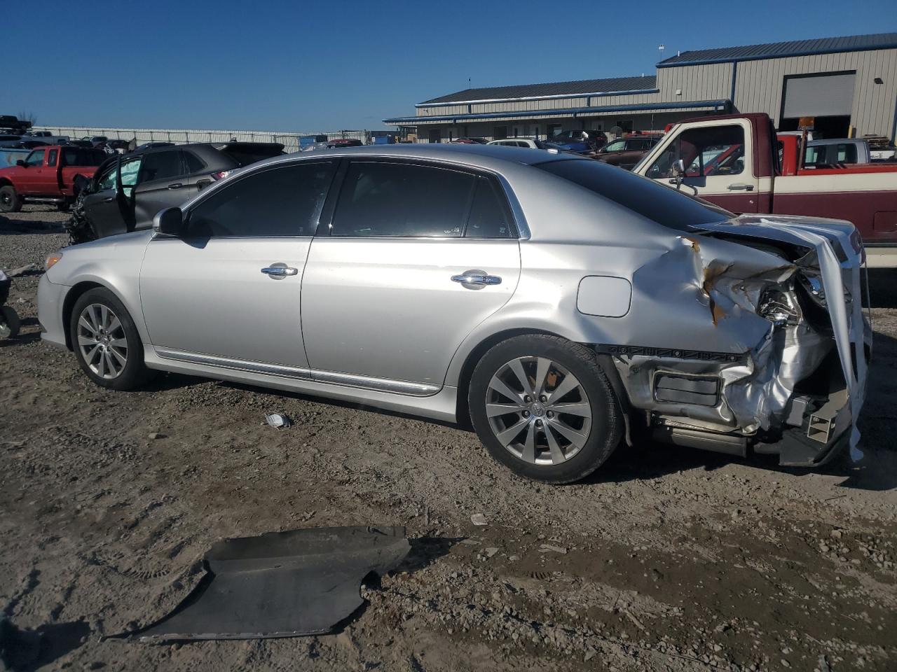 2011 Toyota Avalon - Image 2