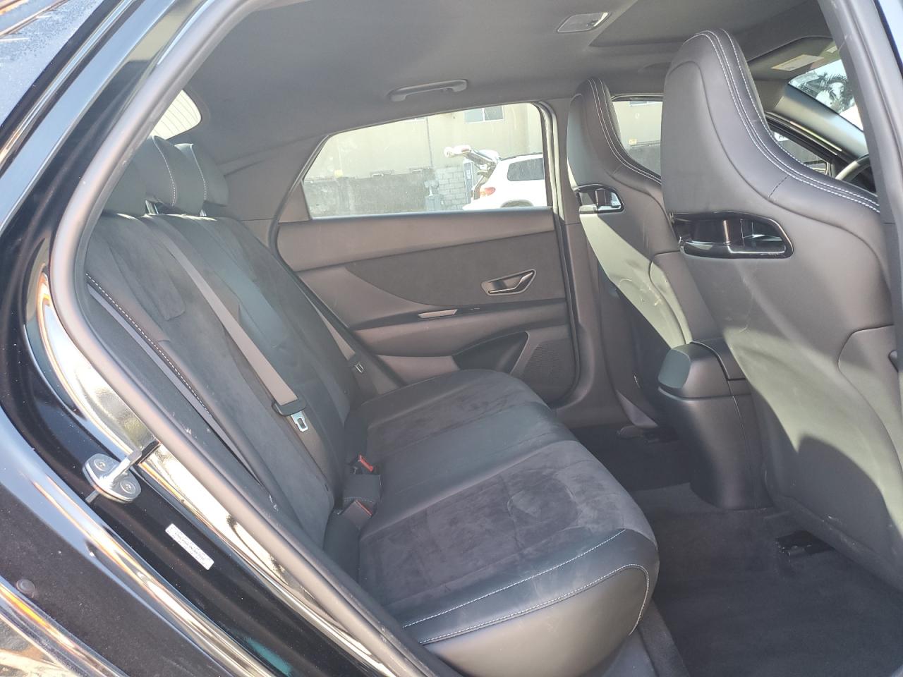 2022 Hyundai Elantra - Image 10