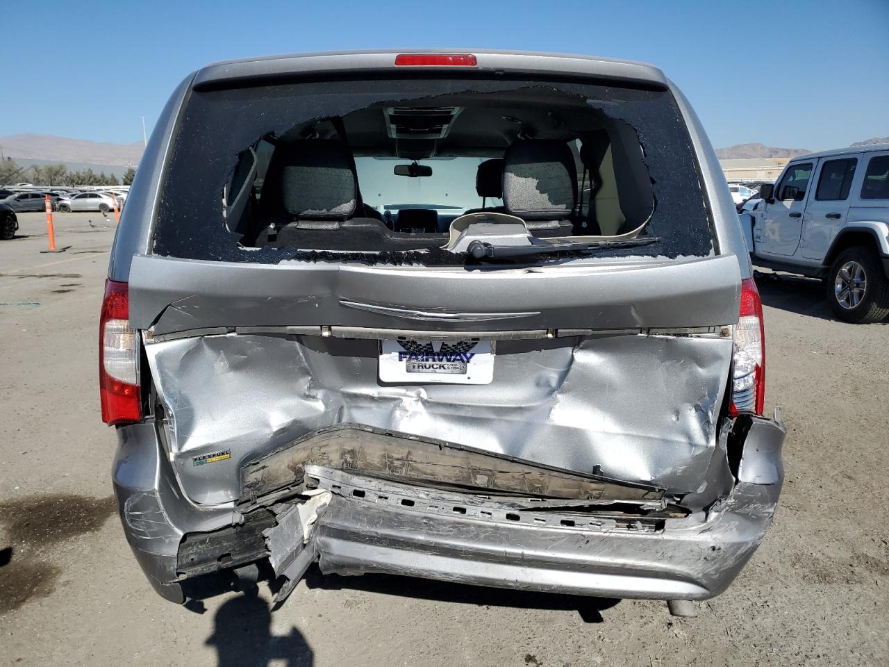 2014 Chrysler Town & Country - Image 6