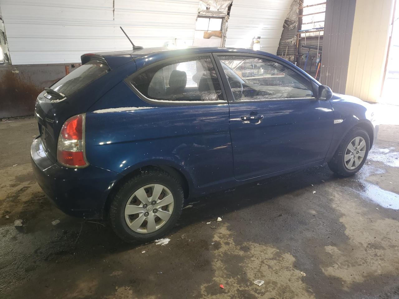 2010 Hyundai Accent - Image 3