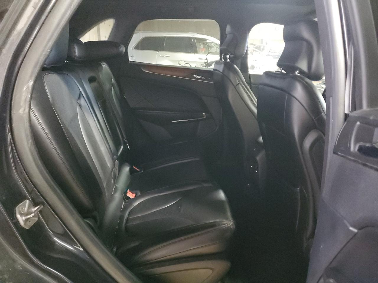 2015 Lincoln MKZ - Image 11