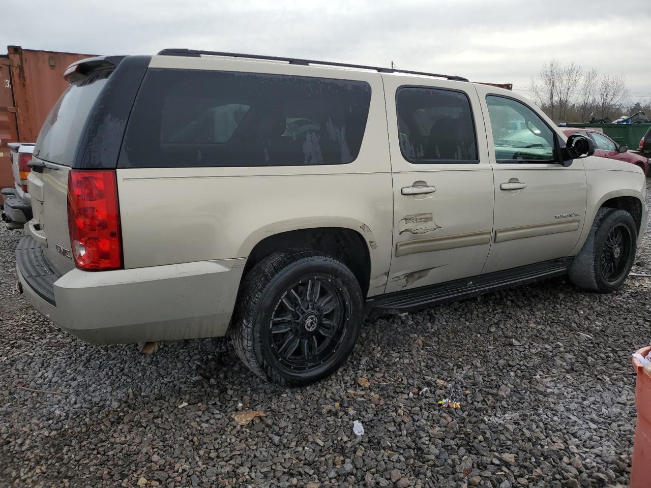 2011 GMC Yukon - Image 3