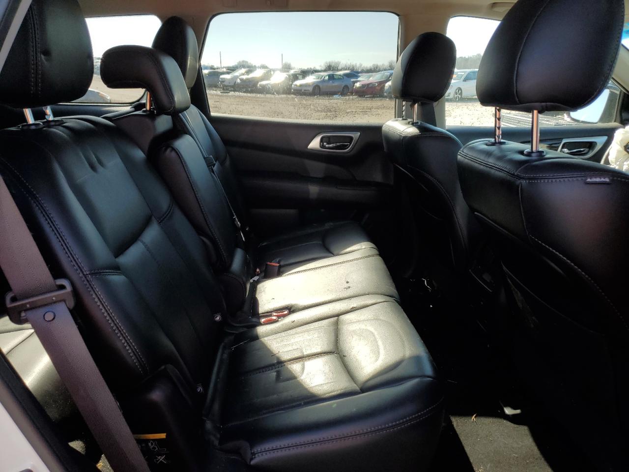 2016 Nissan Pathfinder - Image 12