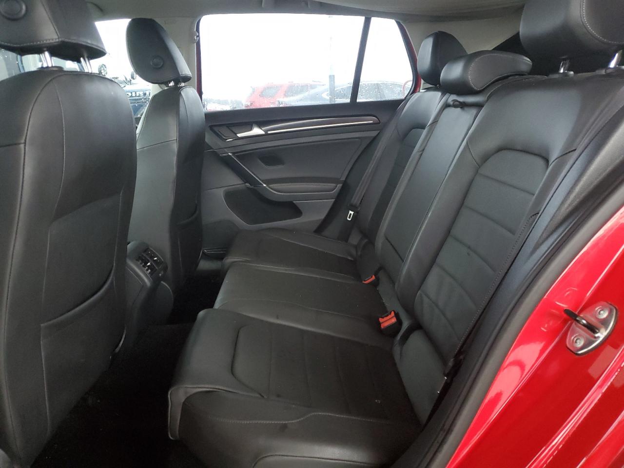 2015 Volkswagen Golf - Image 10