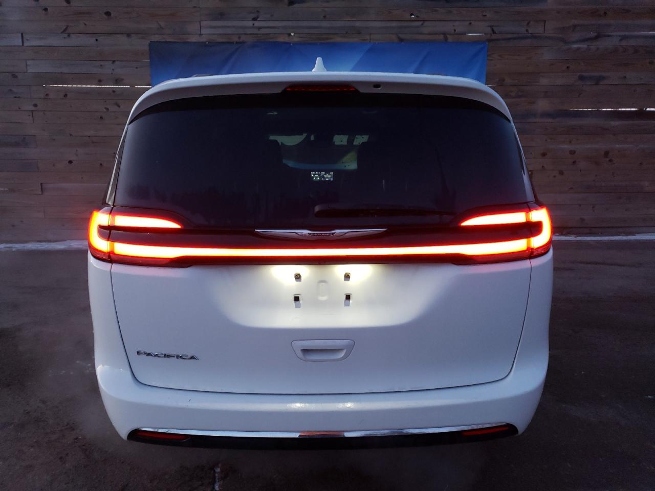 2022 Chrysler Pacifica - Image 6