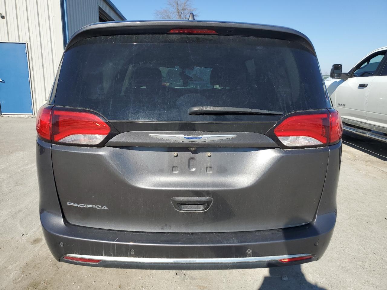 2018 Chrysler Pacifica - Image 6