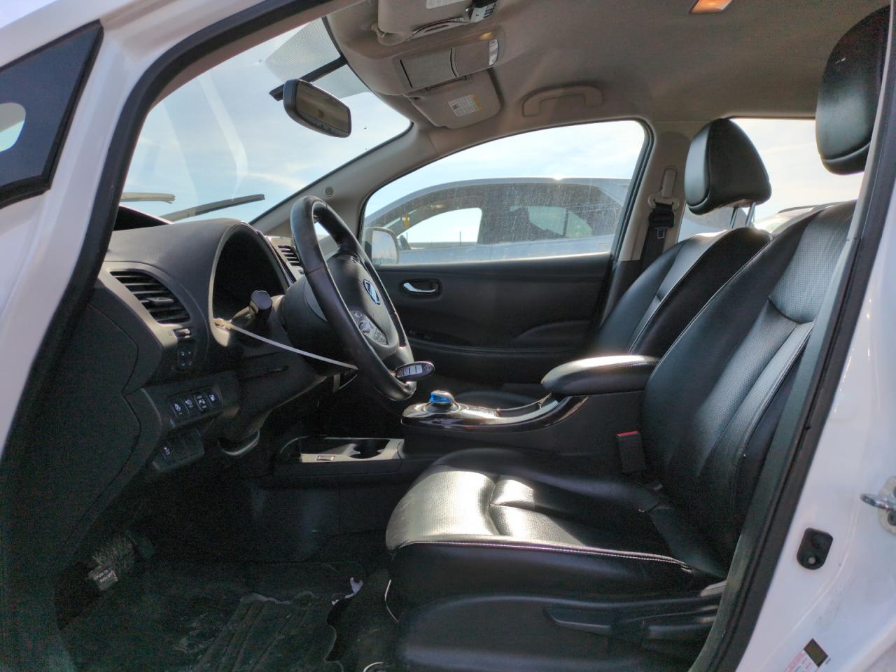 2017 Nissan Leaf - Image 8