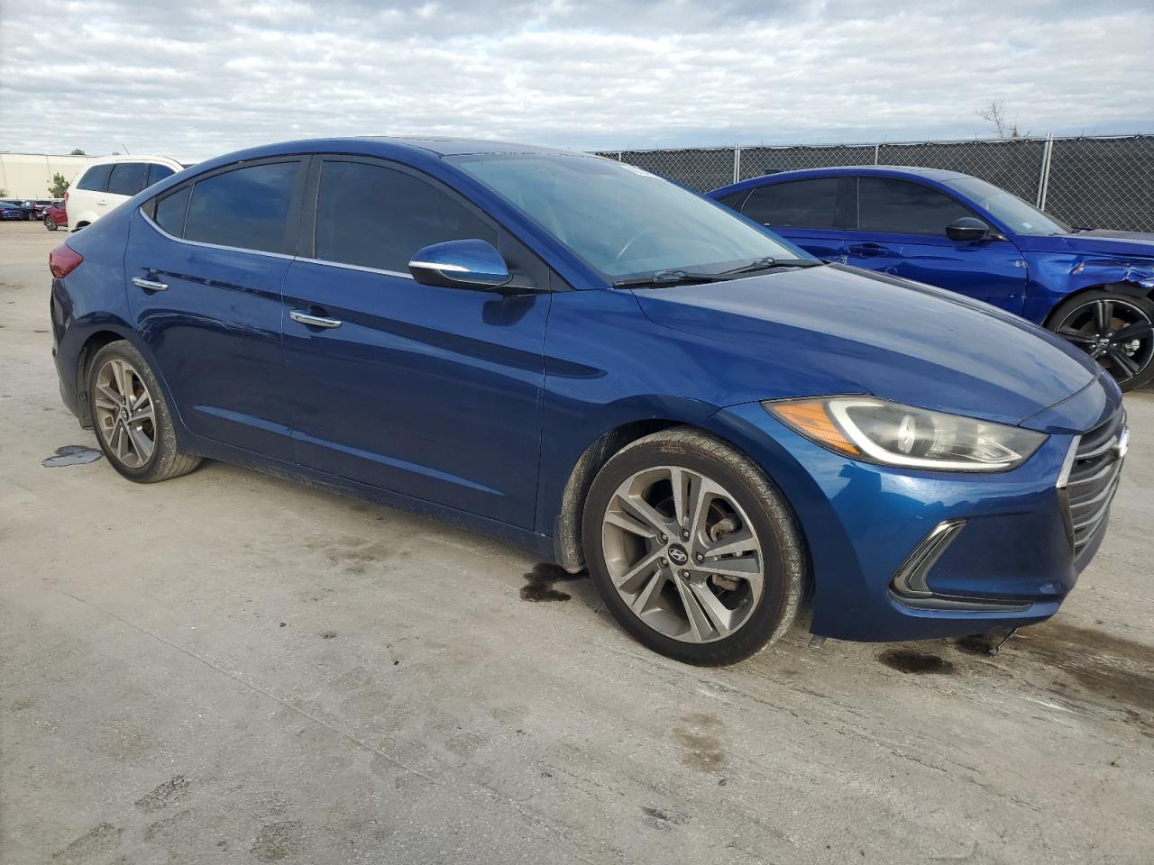 2017 Hyundai Elantra - Image 4