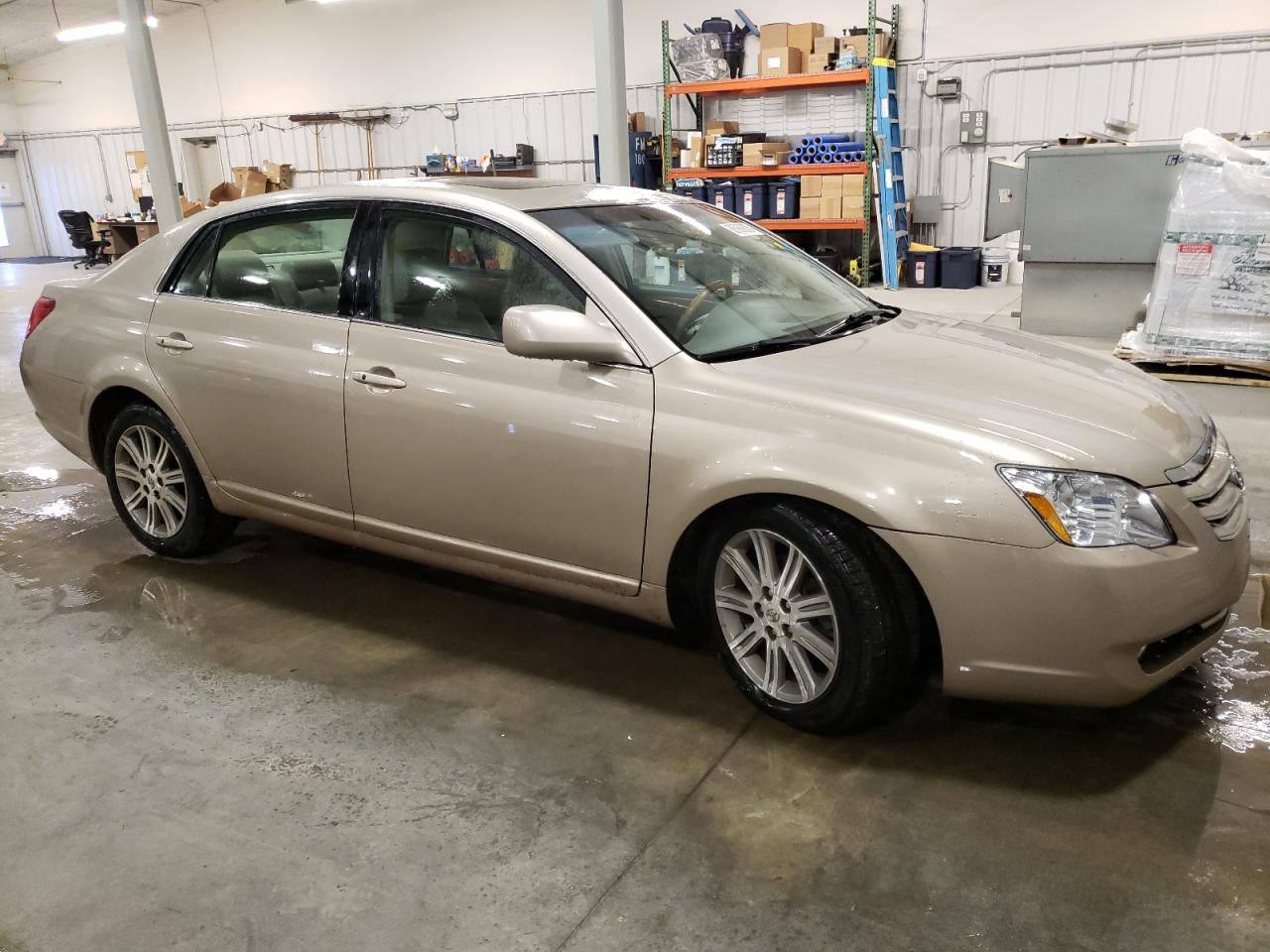 2005 Toyota Avalon - Image 4