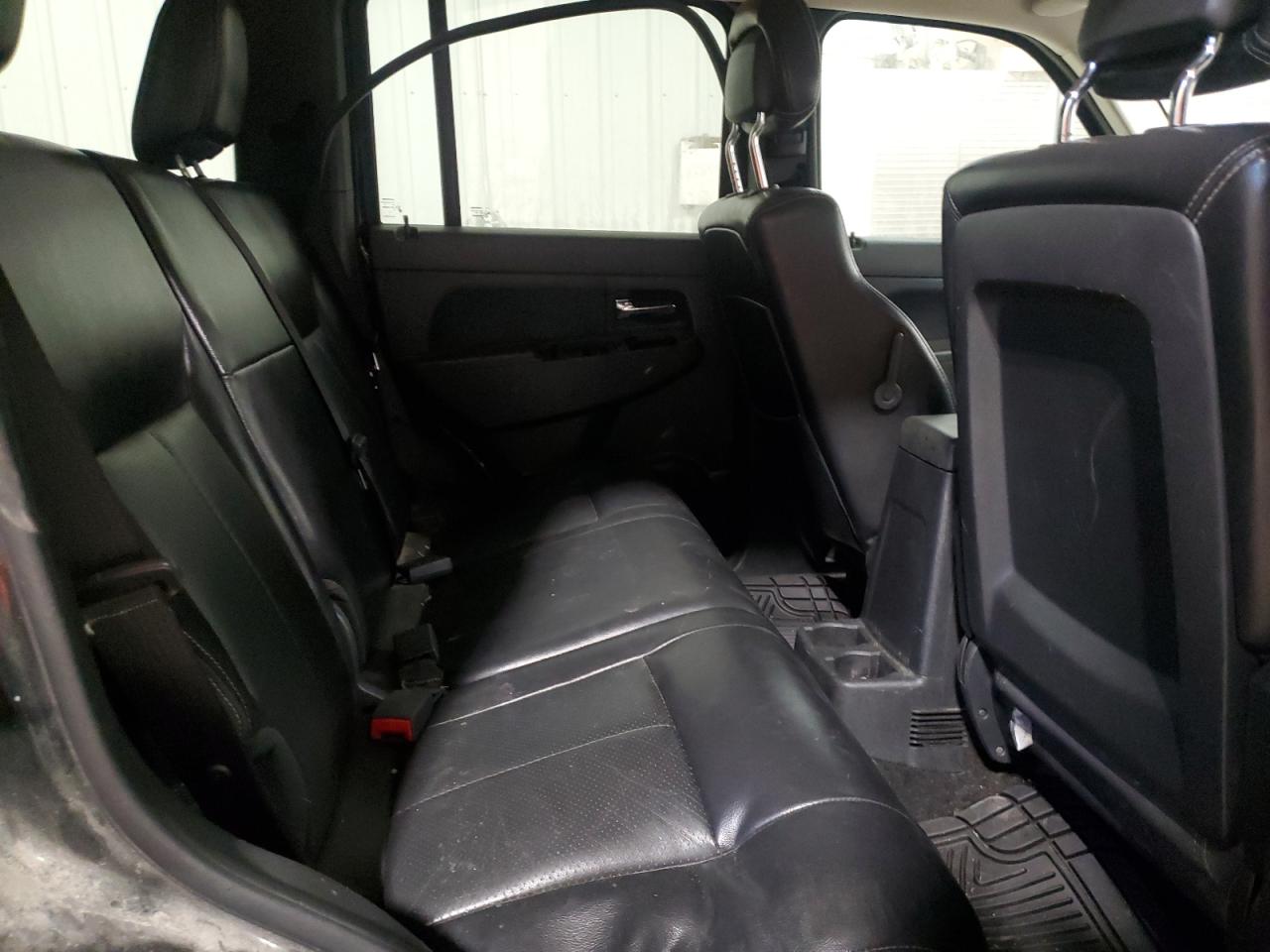 2012 Jeep Liberty (North America) - Image 11