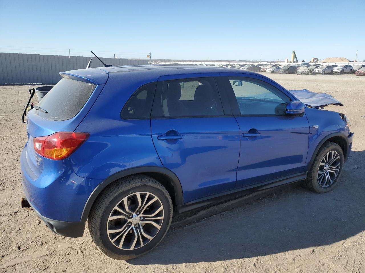 2016 Mitsubishi Outlander - Image 3