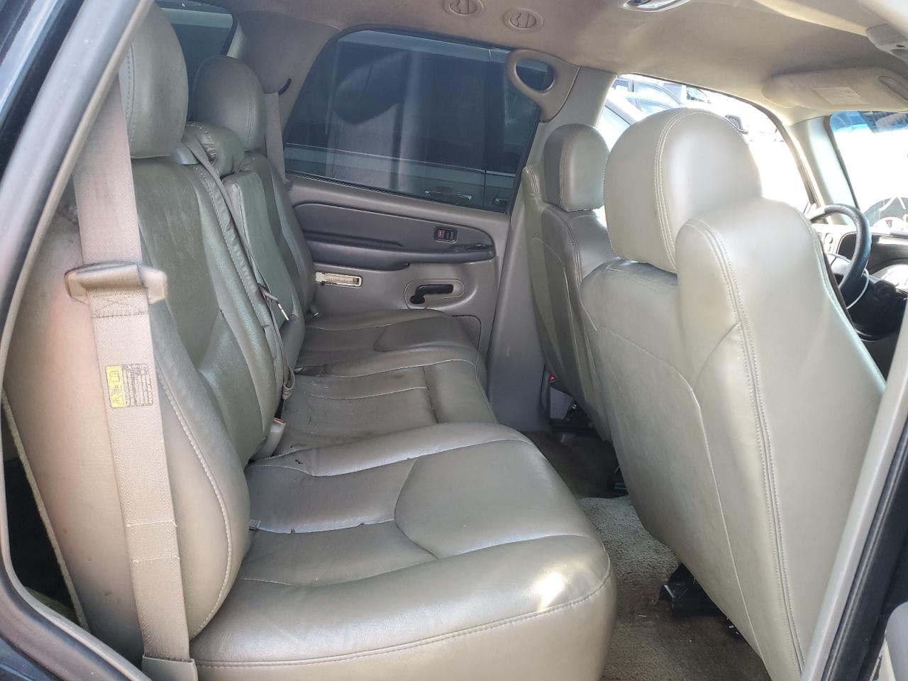 2003 Chevrolet Tahoe - Image 11