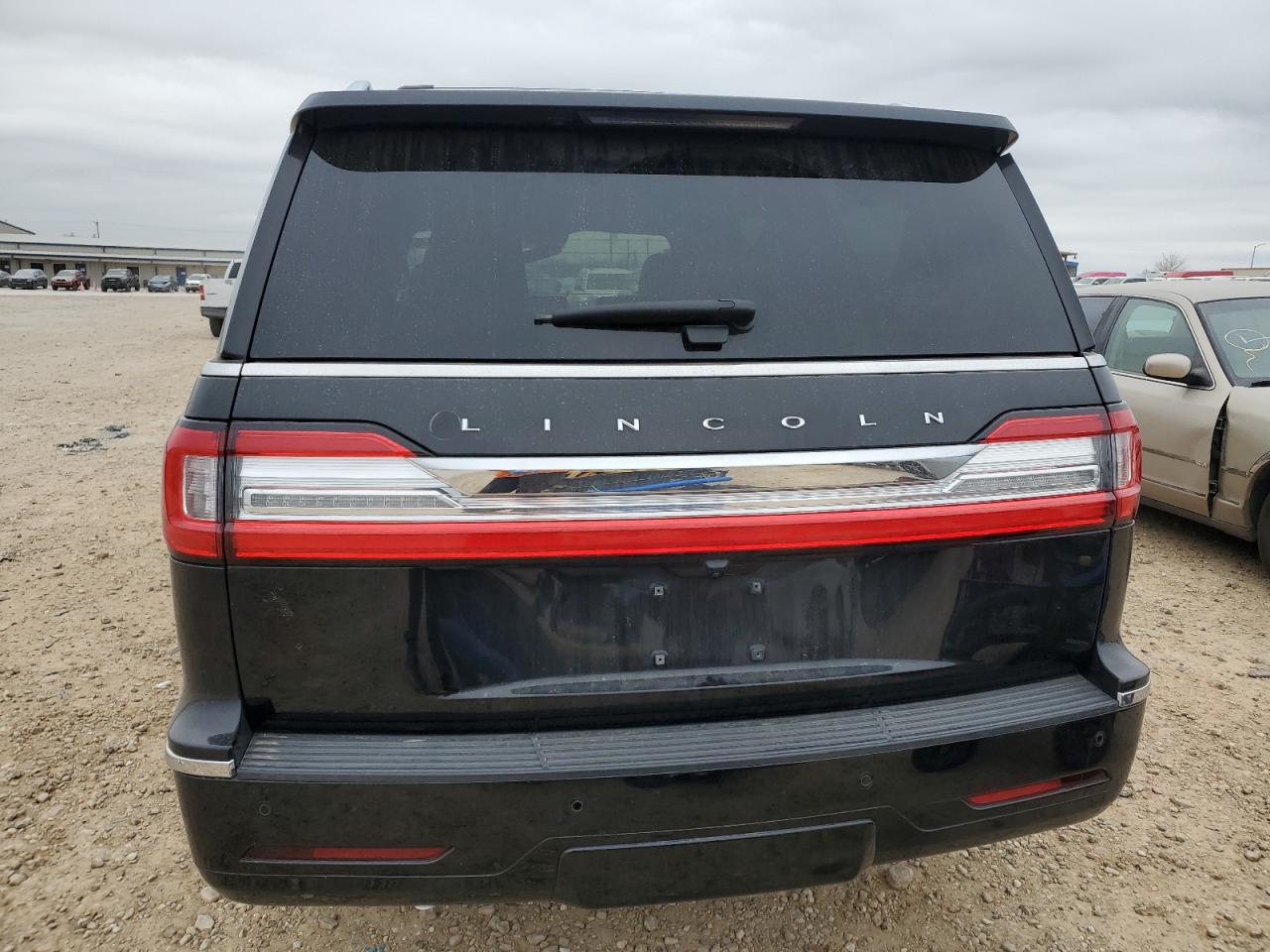 2019 Lincoln Navigator - Image 6
