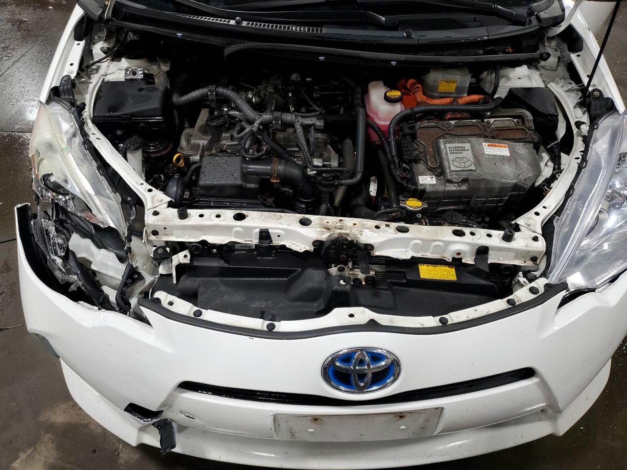 2012 Toyota Prius - Image 13