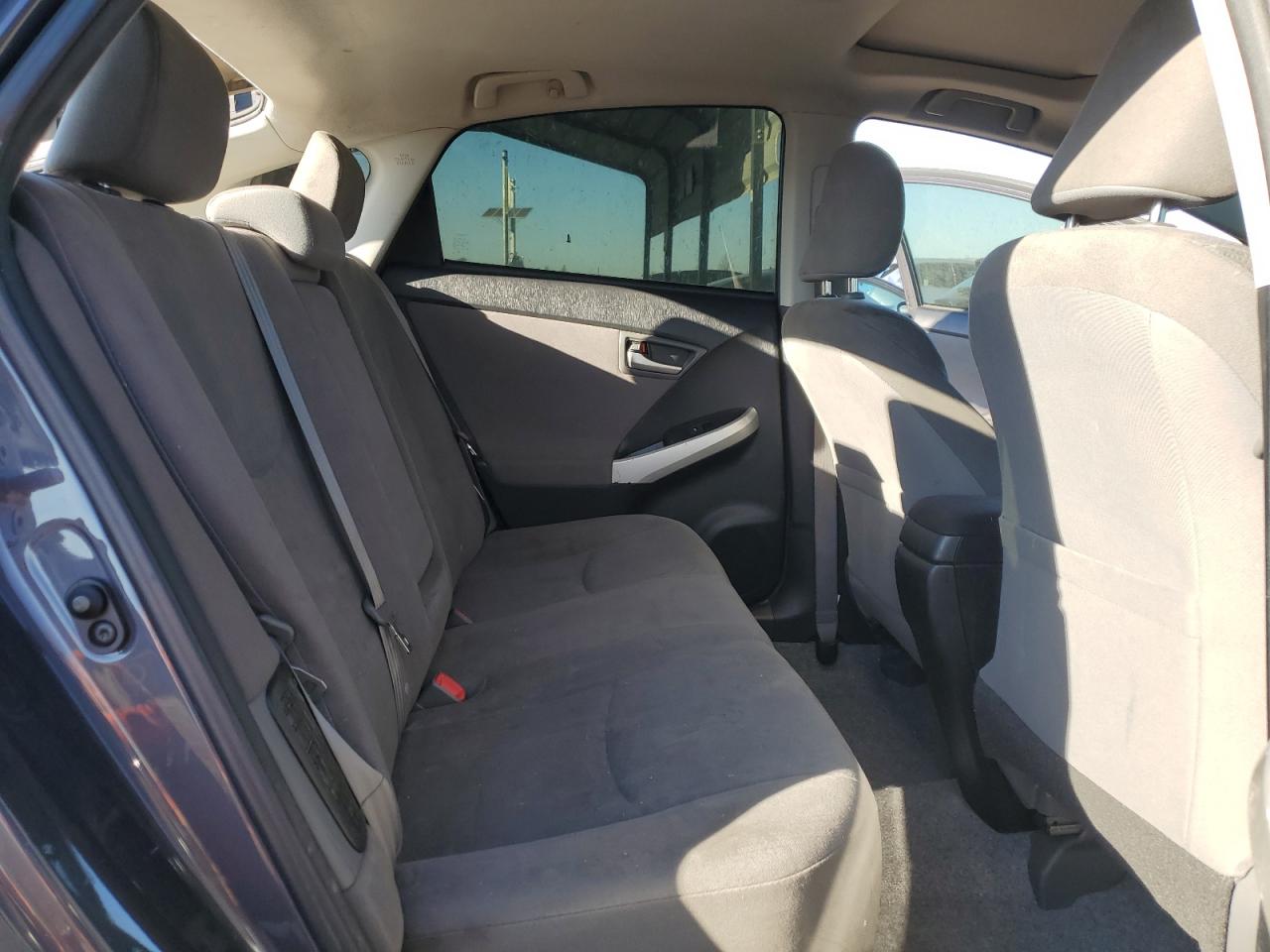 2015 Toyota Prius - Image 10