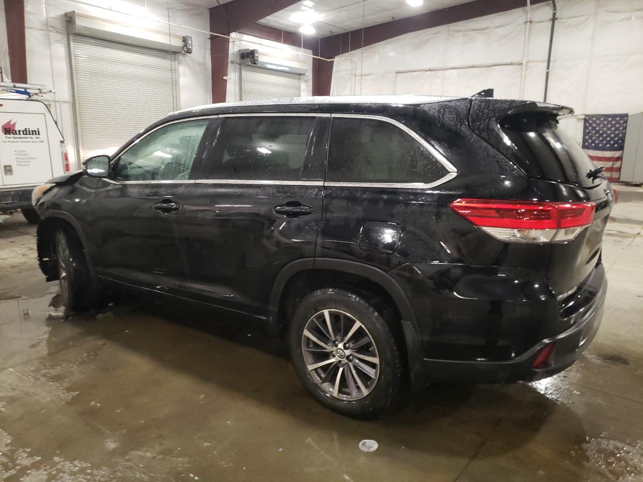 2018 Toyota Highlander - Image 2