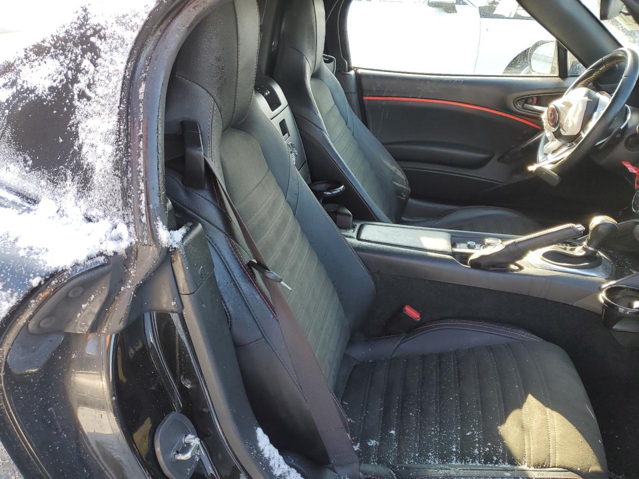 2017 Fiat 124 Spider - Image 10